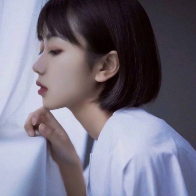 36张清新蓝色系女生微信头像 高清无水印合集