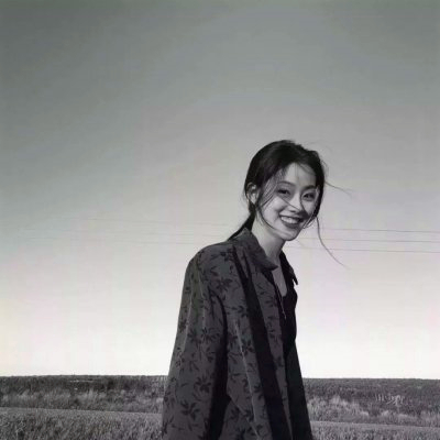 冷艳又性感！9张高清黑白女生头像合集