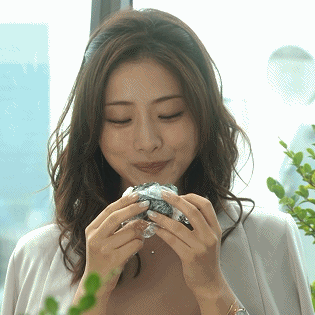 《朝5晚9》石原里美吃饭团动图来了