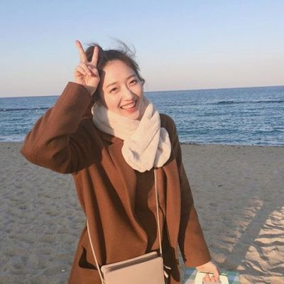 20张冬日氛围感女生头像 穿冬装的冬日美女头像合集