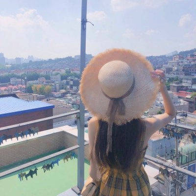 12张高清新潮女生背影真人头像 适合当QQ头像用