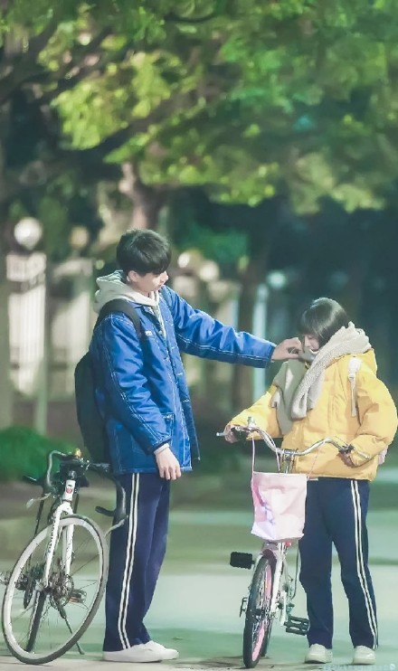 来存《致我们单纯的小美好》专属壁纸啦