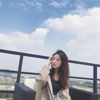 20张高清治愈感拉满的蓝天女生头像 每一张都超适合当头像