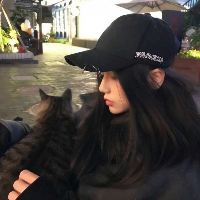 21张高清好看的戴帽女生头像 当下超流行的头像素材