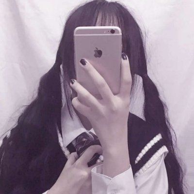 女生用手机挡脸的霸气QQ头像来啦！33张高清手机控风格头像合集