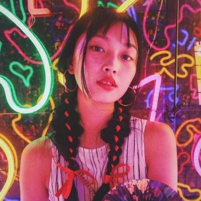 红色系高冷霸气女生头像合集 14张高清大图来啦