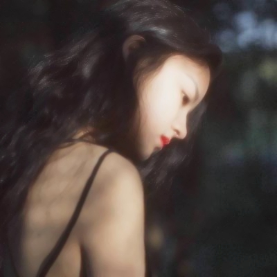 36张高清好看的丧气女生真人头像 唯美又有气质