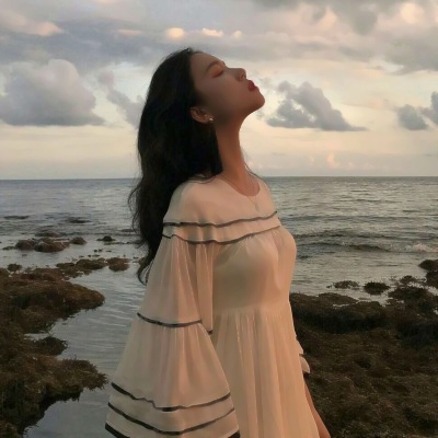 22张气质成熟款小清新闺蜜微信头像 女生头像合集