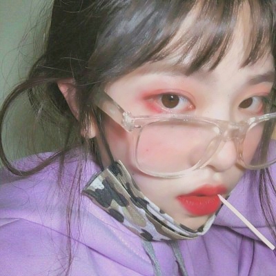 20张高清可爱风圆框眼镜女生头像合集