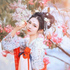 想要甜妹感古风头像？这张单张女生头像别错过