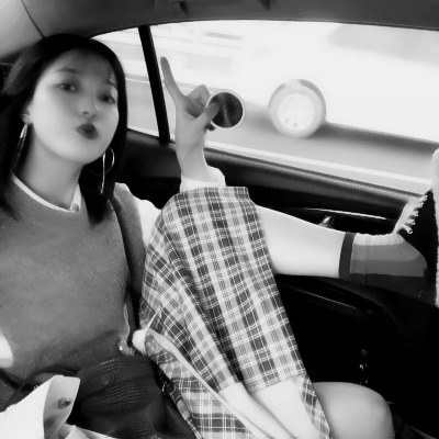 25张高清黑白高冷女生头像 氛围感拉满的时尚头像精选