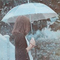 女生失恋淋雨头像 23张伤感氛围感头像合集