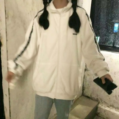 34张高清城市风时尚女生头像 好看又潮流