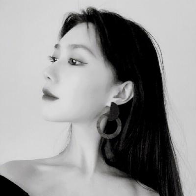 女生冷漠黑白头像 18张高清好看的孤傲款头像合集