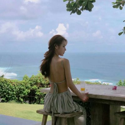 当下超火的女生时尚背影头像合集 19张高清图