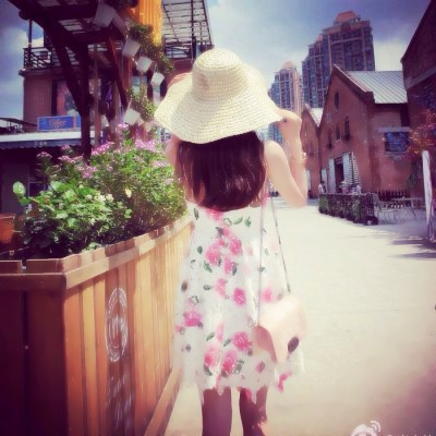 26张高清清新背影女头 氛围感拉满的女生头像合集