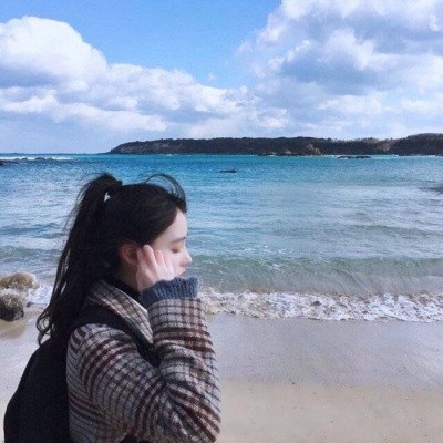36张清新蓝色系女生微信头像 高清无水印合集
