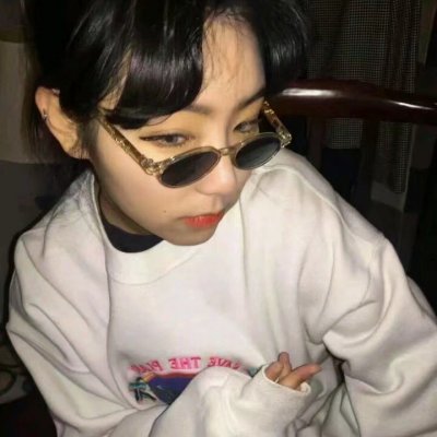 痞气拉满的真人超酷女生头像 高清无水印共15张