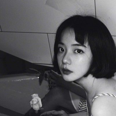 18张高清黑白女生头像合集 质感拉满的氛围感头像