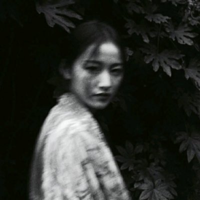 18张高清高冷气质女生黑白头像合集