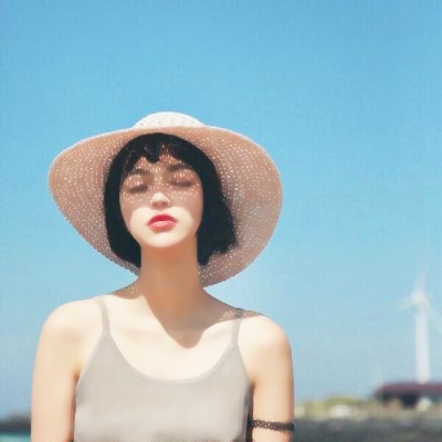 20张高清唯美短发女生微信头像合集