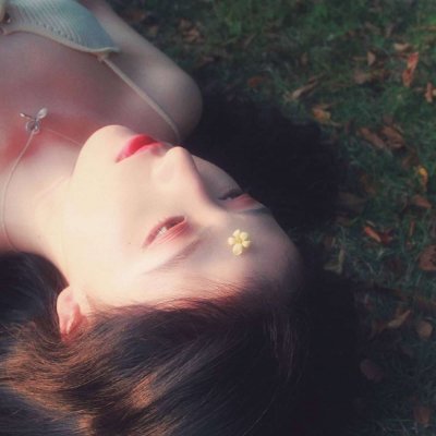 17张高清意境唯美女生QQ头像，氛围感拉满直接用