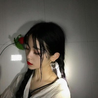 34张高清好看的社会霸气女生微信头像