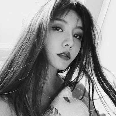 10张超酷长发女生黑白冷酷头像 高清无水印分享