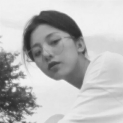 女生黑白高清头像合集 31张好看的黑白女生头像分享