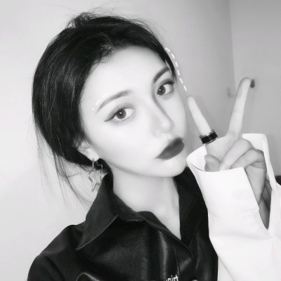 32张高清伤感黑白女生头像 适合当微信头像用