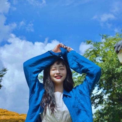 24张小清新蓝色系女生头像 高清淡蓝色背景女头合集