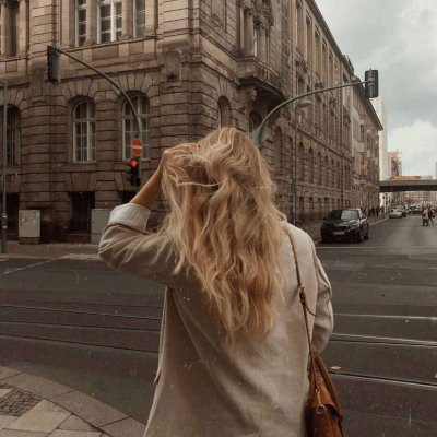 高清好看的欧美女生背影头像 共6张