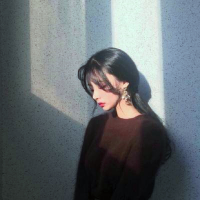 21张高清伤感冷漠风女生QQ头像 好看又有氛围感