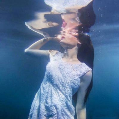 36张高清好看的丧气女生真人头像 唯美又有气质