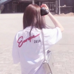 12张高清新潮女生背影真人头像 适合当QQ头像用