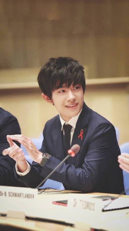 易烊千玺专属手机壁纸合集