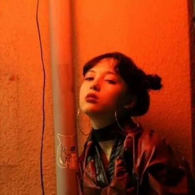 红色系高冷霸气女生头像合集 14张高清大图来啦