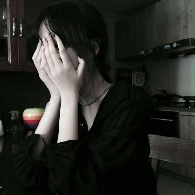 8张高清女生颓废迷茫QQ头像 伤感氛围感拉满