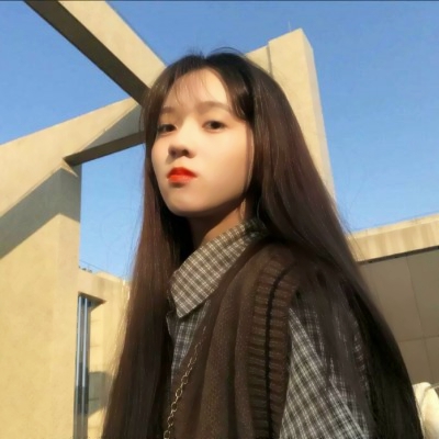 15张简约干净的女生唯美微信头像 高清无水印
