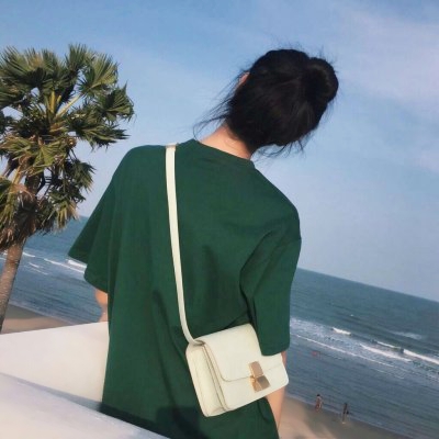 12张高清好看的女生背影小清新QQ头像
