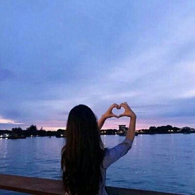 7张氛围感拉满的女生气质背影头像 高清精选