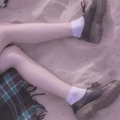 15张青春感拉满的不露脸半身女头，都是女生头像圈热门款