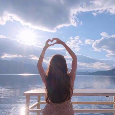 21张高清优雅女生背影微信头像 氛围感拉满