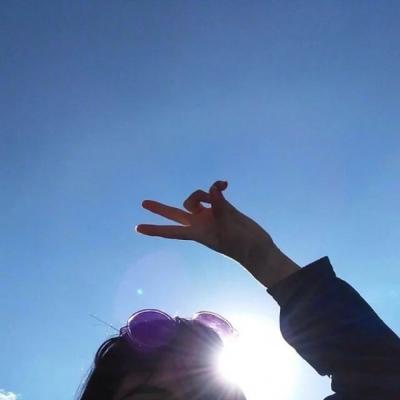 24张氛围感拉满的蓝色系女生头像 高清意境感拉满