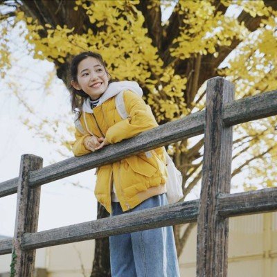 23张温暖清新的黄色系女生头像 高清好看又治愈