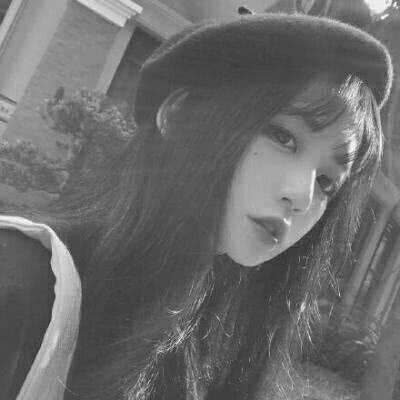 微信黑白伤感女生头像来啦，22张高清图可直接下载