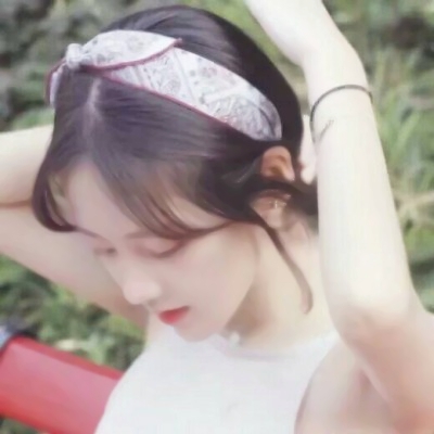 24张高清女生眼神迷茫头像合集