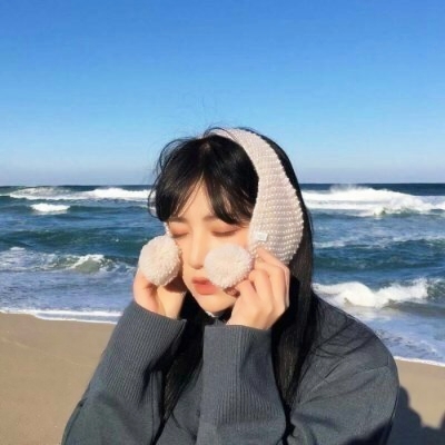 12张超绝淡蓝色小清新女生头像，氛围感直接拉满