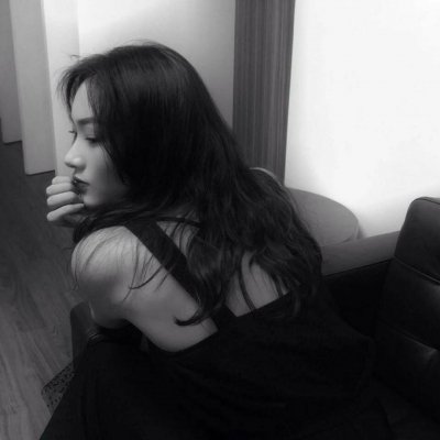 18张高清高冷气质女生黑白头像合集