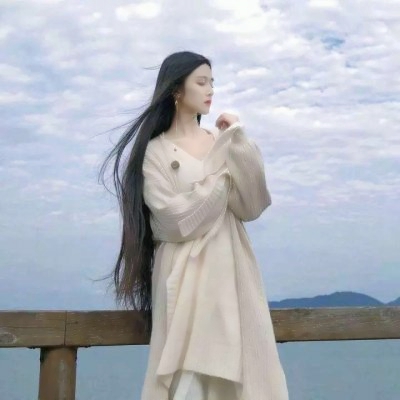 20张高清治愈感拉满的蓝天女生头像 每一张都超适合当头像